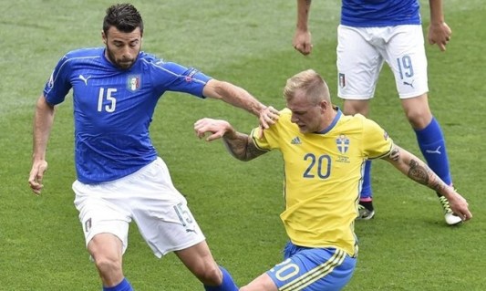 OMg Barzagli with his shirt tucked in. I think this will be my new desktop background.